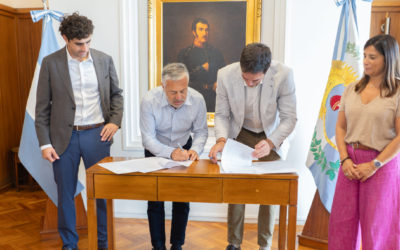 Firma de convenio de financiamiento con el Gobernador Alfredo Cornejo